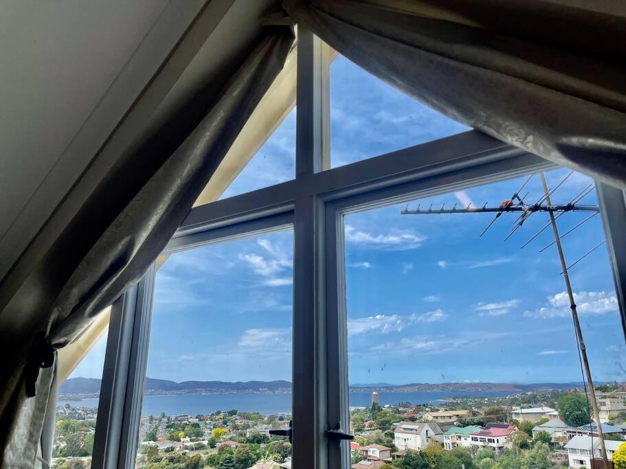 Lovely Brick Cottage With Amazing Water View Hobart Bagian luar foto