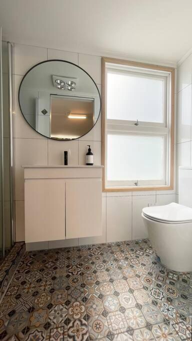 Lovely Brick Cottage With Amazing Water View Hobart Bagian luar foto