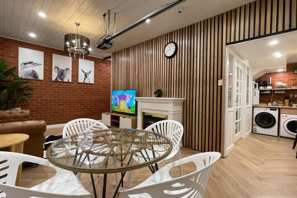 Lovely Brick Cottage With Amazing Water View Hobart Bagian luar foto
