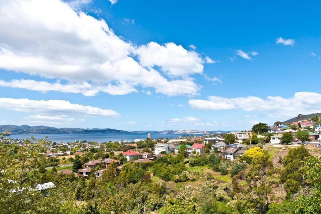 Lovely Brick Cottage With Amazing Water View Hobart Bagian luar foto